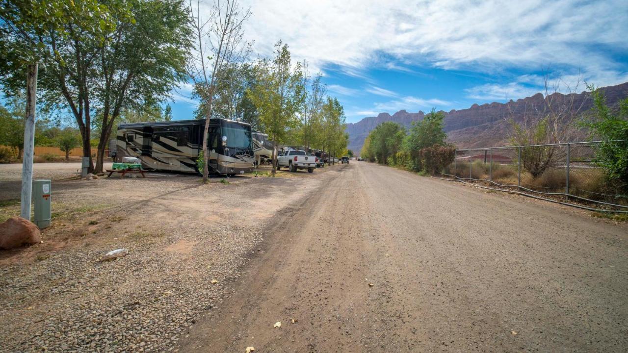 Outdoor Glamping Large 5Th Wheel Setup Ok4A Apartman Moab Kültér fotó
