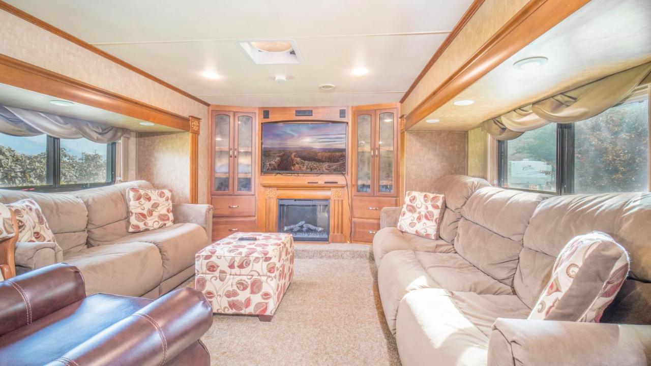 Outdoor Glamping Large 5Th Wheel Setup Ok4A Apartman Moab Kültér fotó